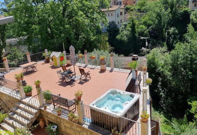 غرفة كلاسيكية رباعية, Antico Borgo Piceno
