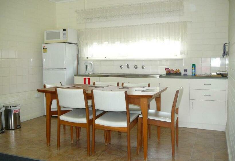 家庭间, Oval Motel   Murray Bridge