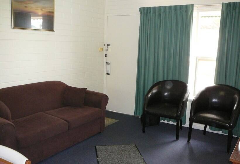 家庭间, Oval Motel   Murray Bridge
