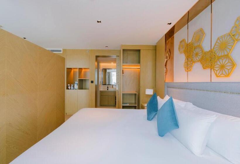 Номер Deluxe, 普吉岛拉威温德姆 Yyc旅游优选酒店 Wyndham Rawai Phuket Yyc Travel Preferred