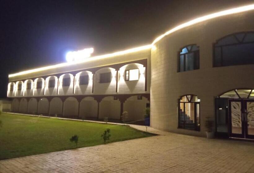 اتاق اجرایی سه نفره, The Amur Falcon Inn & Resorts