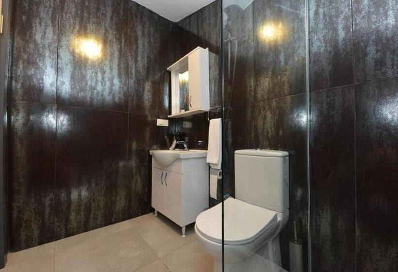 Номер Стандарт, Trakhei̇a Otel
