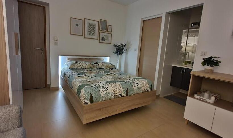 Номер Стандарт, Chambre Indépendante Avec Terrasse Et Jardin Privatif