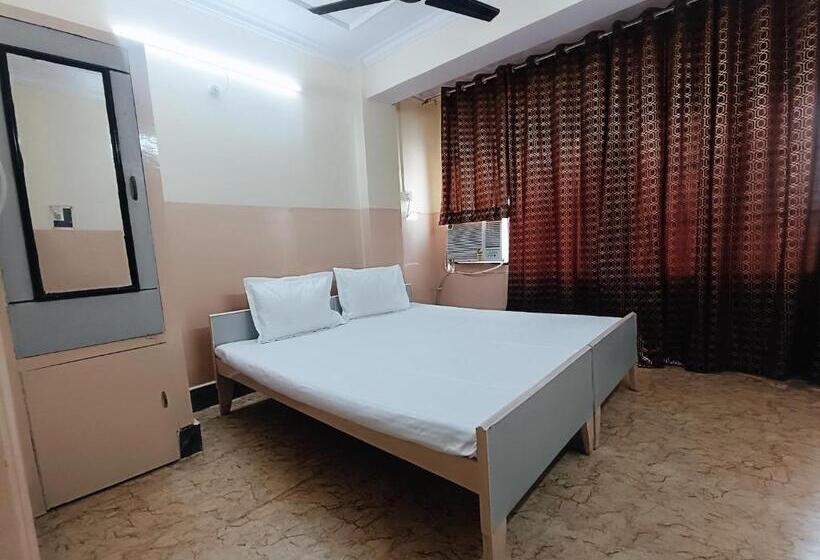 Номер Deluxe, Ayodhya Hotel Nitya