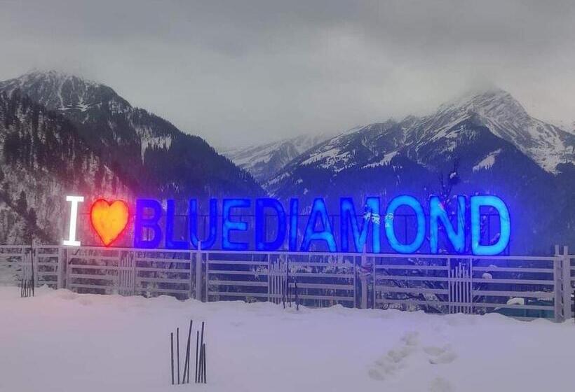 Номер Стандарт Вид на Горы, Blue Diamond