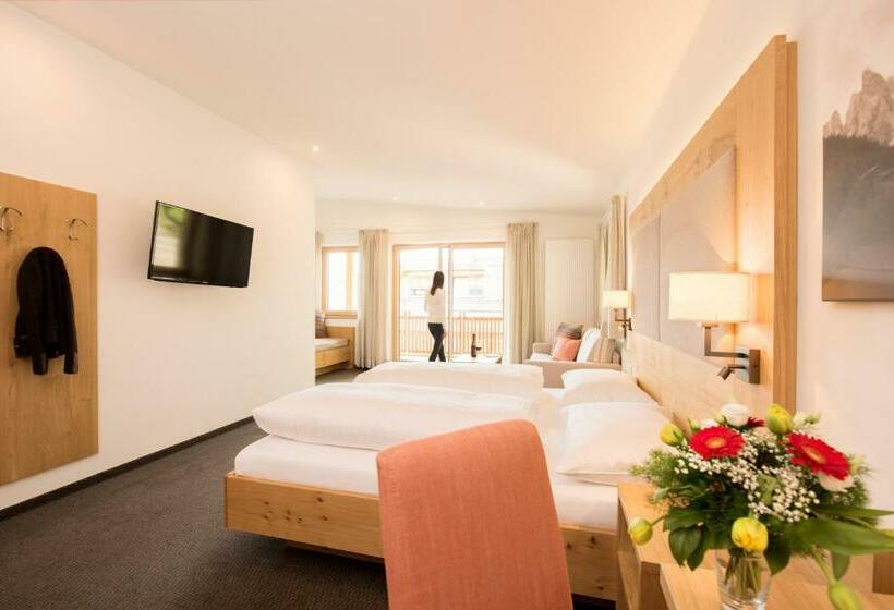 חדר סופריור עם נוף להרים, Panorama Hotel Flora