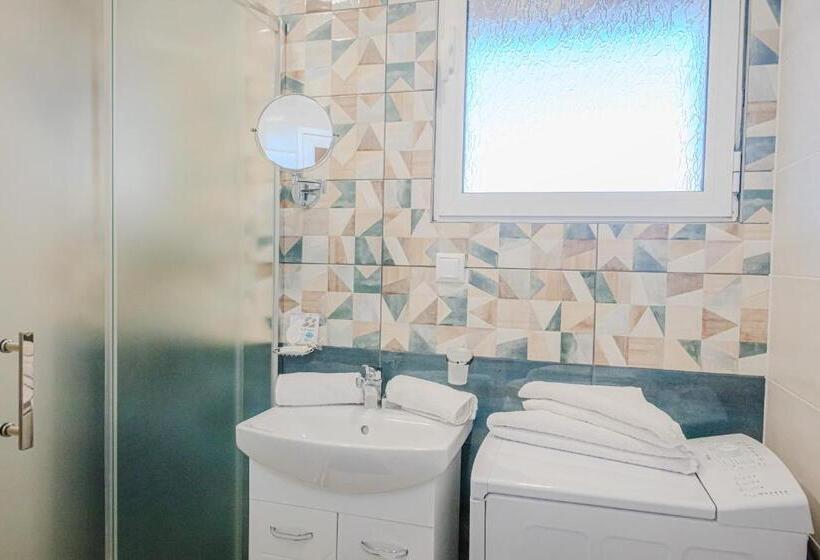 דירת שני חדרים, Bo S Place