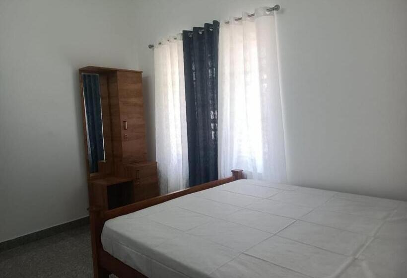 Семейный Номер, Whitefort Family Rooms With Balcony Serviced Villa