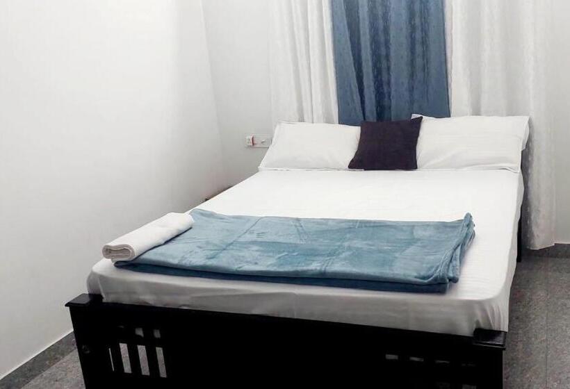 Семейный Номер, Whitefort Family Rooms With Balcony Serviced Villa