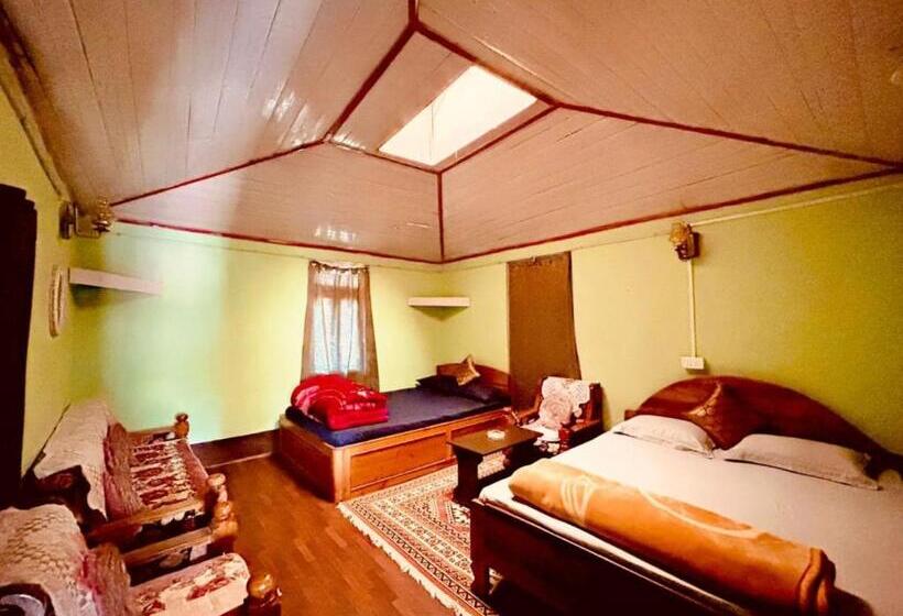 Четырехместный Номер Deluxe, Mirik Homestay