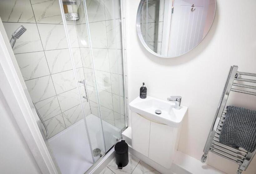 Номер Стандарт, Kings Arms Suites   Deluxe Room   En Suite   Self Check In