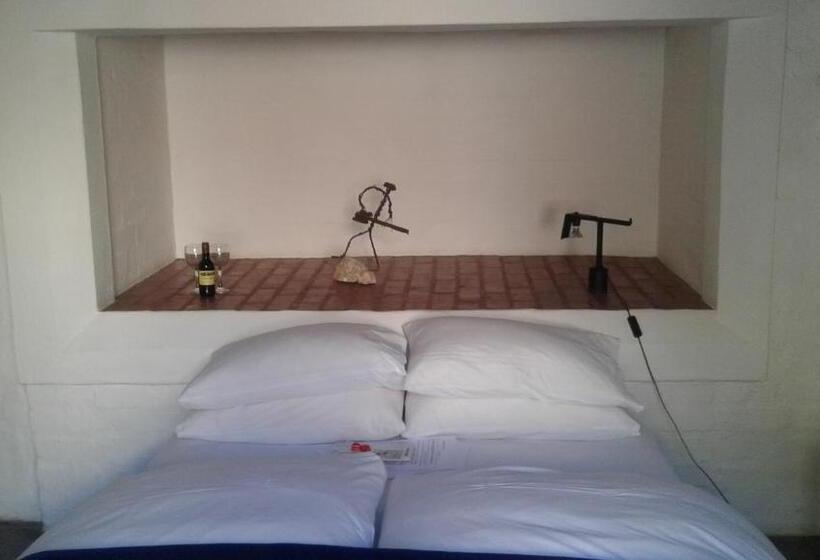 اتاق اکونومی, Alternative Space B & B