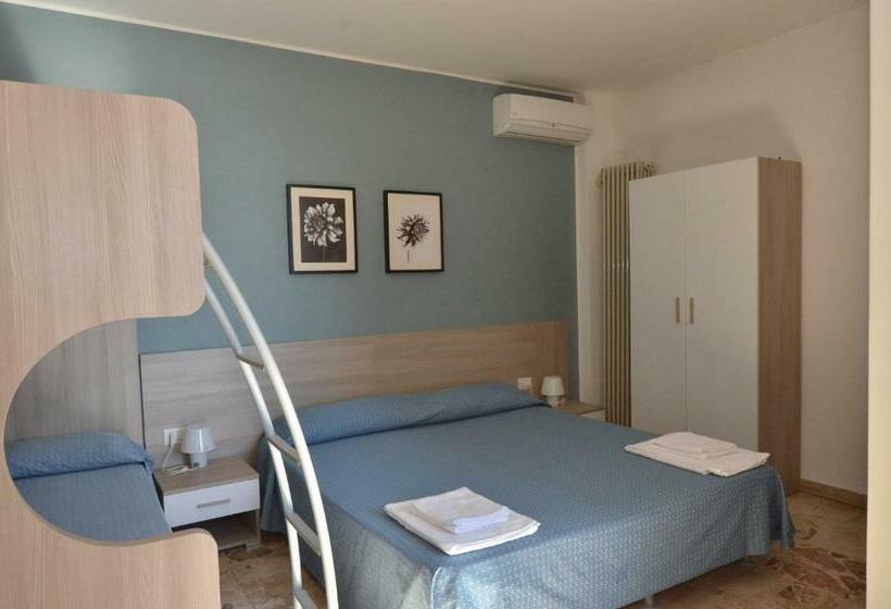 4인용 스탠다드 룸, Albergo Della Torre