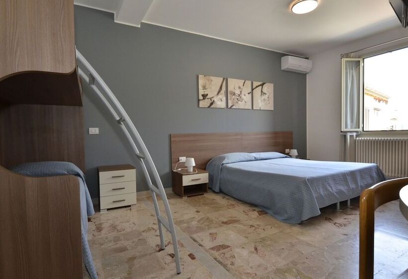 4인용 스탠다드 룸, Albergo Della Torre
