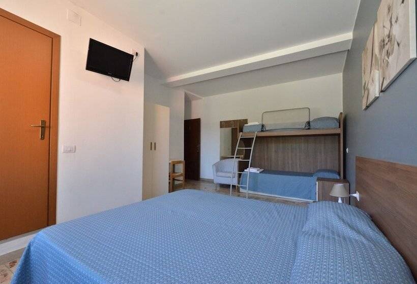 4인용 스탠다드 룸, Albergo Della Torre
