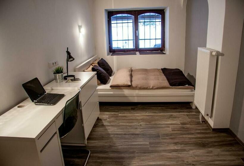 اتاق استاندارد سه تخته با سرویس بهداشتی مشترک, 4rooms
