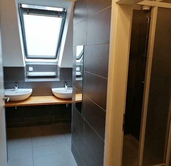 Łóżko we Wspólnym Pokoju, Cukrarna Guest Accommodation