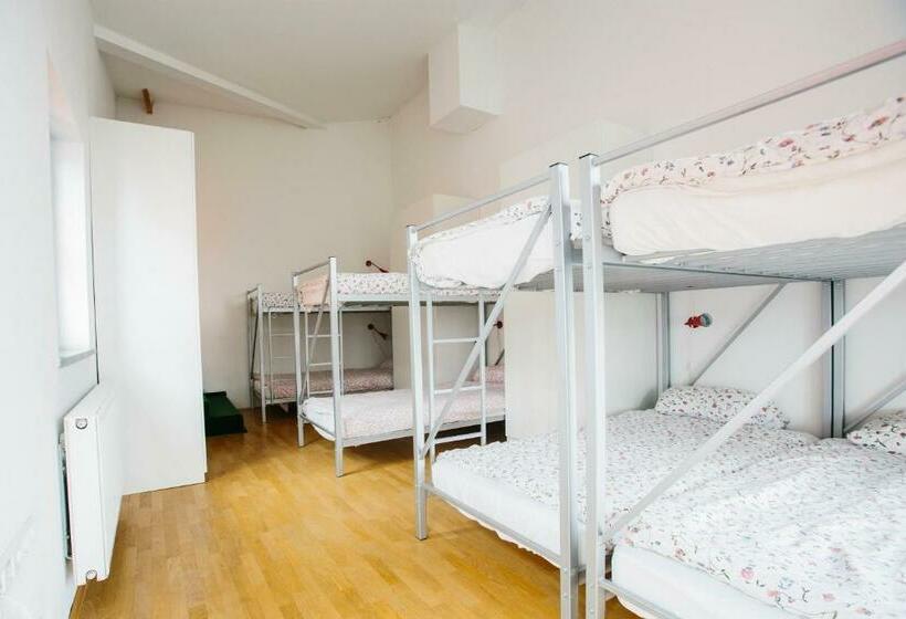 Łóżko we Wspólnym Pokoju, Cukrarna Guest Accommodation