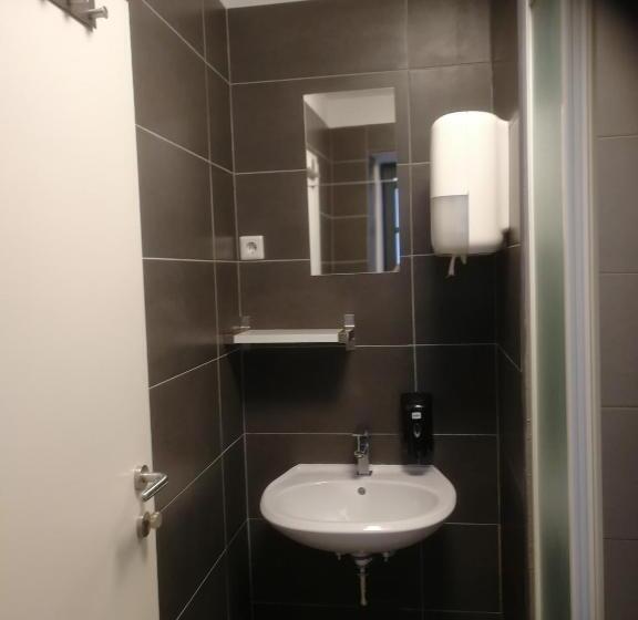 Pokój Standard Wspólna Łazienka, Cukrarna Guest Accommodation