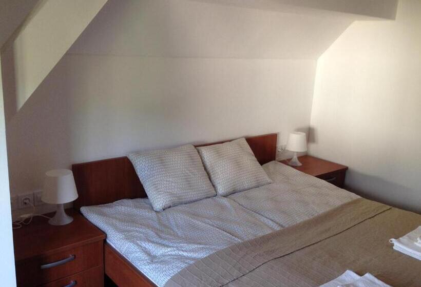 اتاق خانوادگی, B&b Rot
