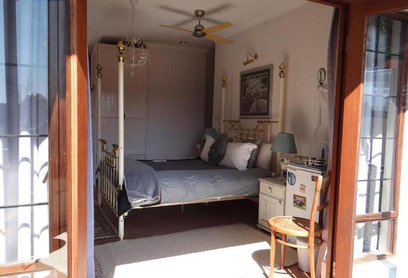 Номер Deluxe с Балконом, Art Gallery Guest House