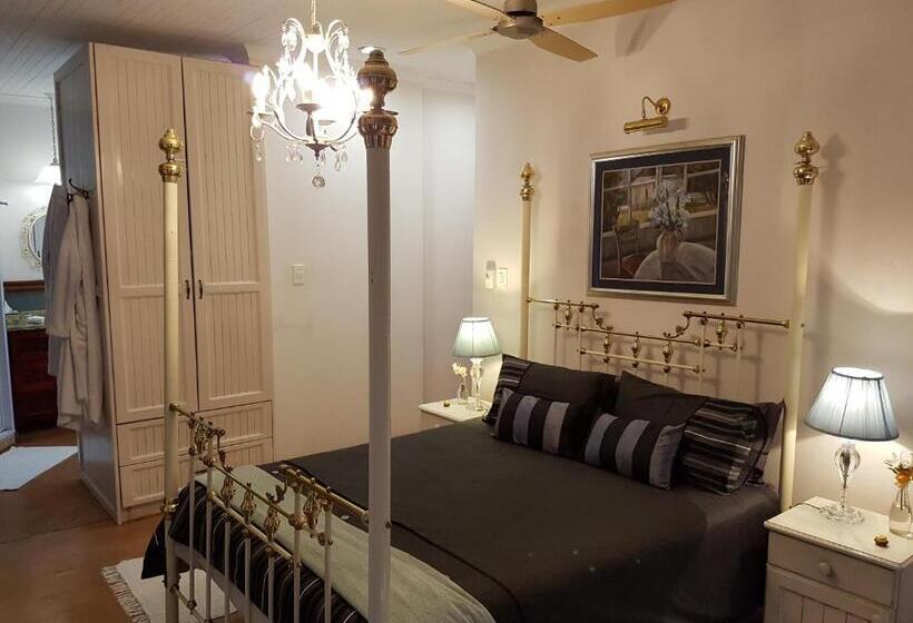 Номер Deluxe с Балконом, Art Gallery Guest House