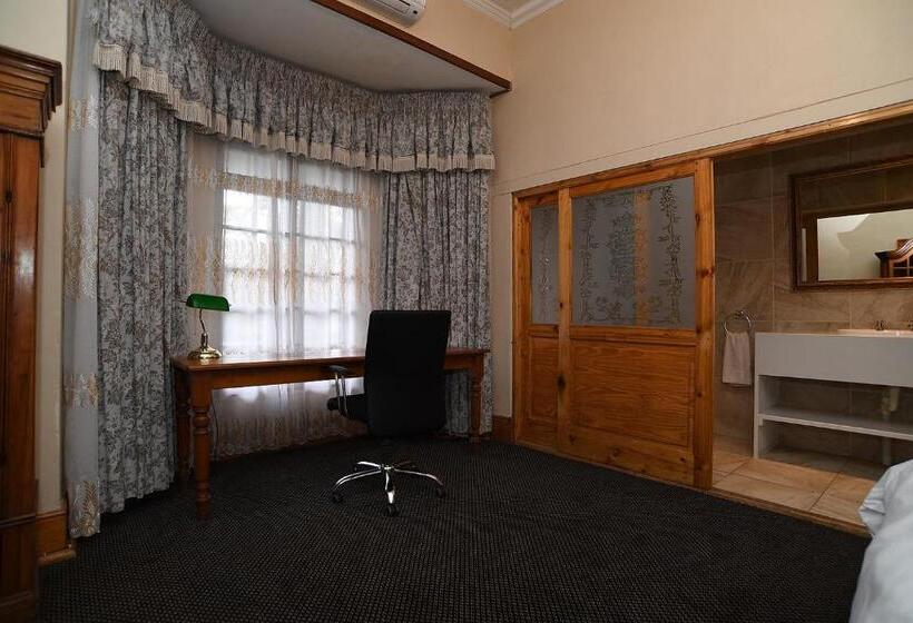 اتاق لوکس, Halfway House