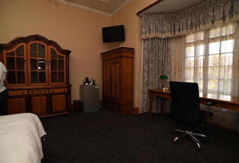 اتاق اکونومی, Halfway House