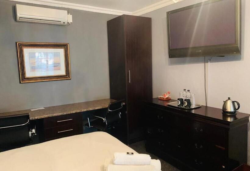 اتاق لوکس, Halfway House