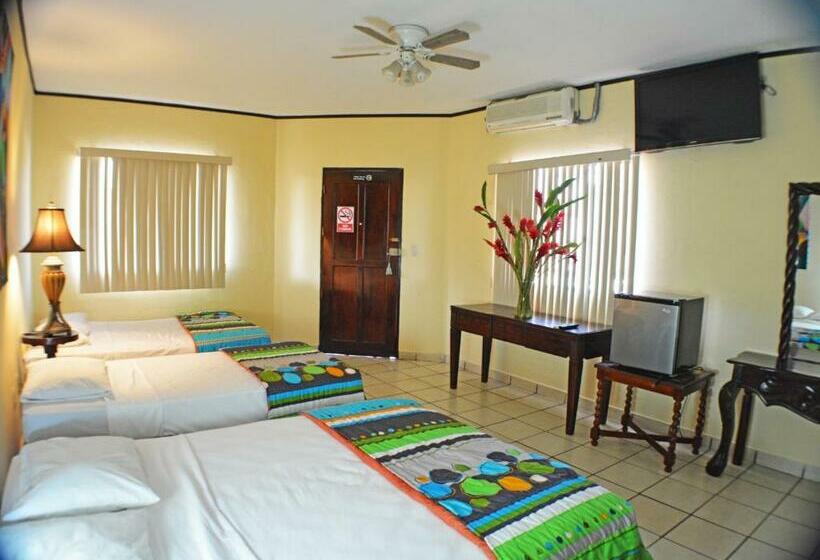 Habitación Triple Estándar, Los Balcones De Chinandega