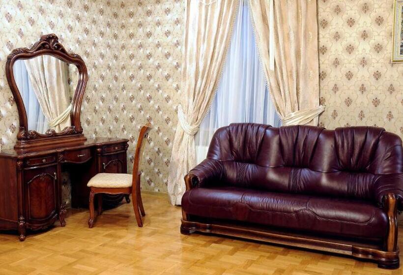 سوییت, Garden Hall