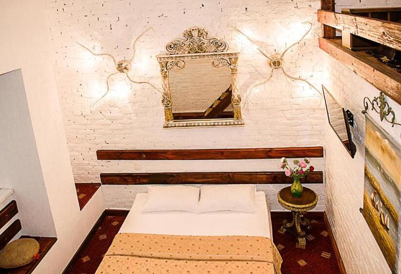 اتاق راحتی سه تخته, Guest House De Rishelye