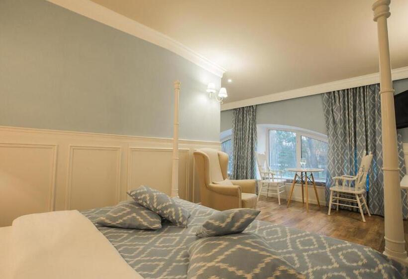 سوئیت جونیور با ماساژ آبی, Spa Hotel Myslyvskiy Dvir