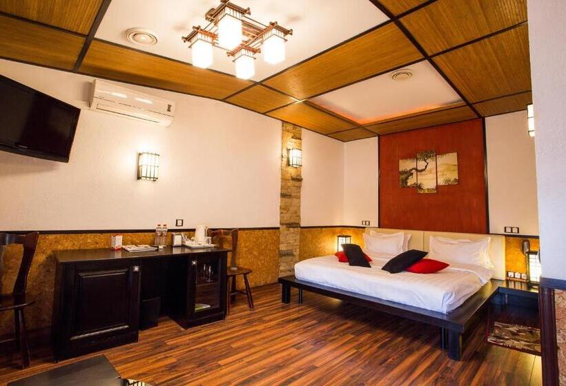 استودیوی لوکس, Spa Hotel Myslyvskiy Dvir