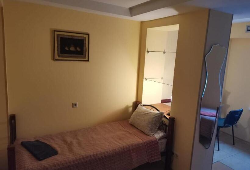 اتاق کلاسیک سه تخته, Westend Hostel Kyiv