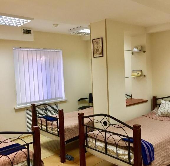 اتاق کلاسیک سه تخته, Westend Hostel Kyiv