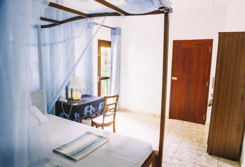 Номер Deluxe с Балконом, Kadolana Guest House
