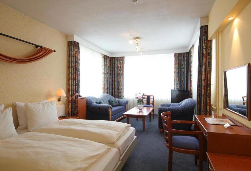 Полулюкс, Grand Hotel Monopole