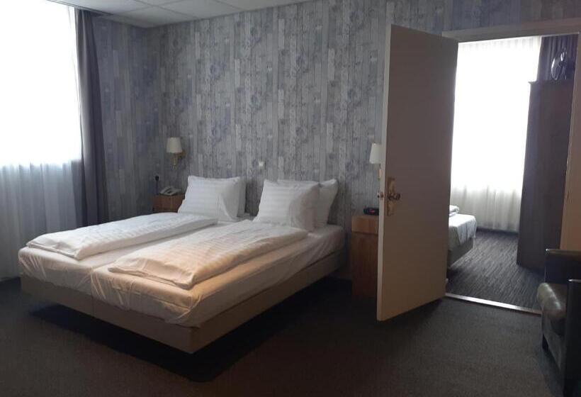 스탠다드 트리플 룸, Grand Hotel Monopole