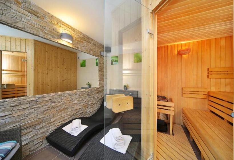 Family Suite, Erika