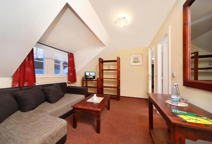 Family Suite, Erika