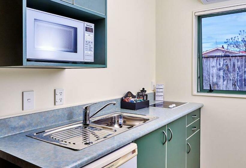 Студия Стандарт, Barringtons Motor Lodge