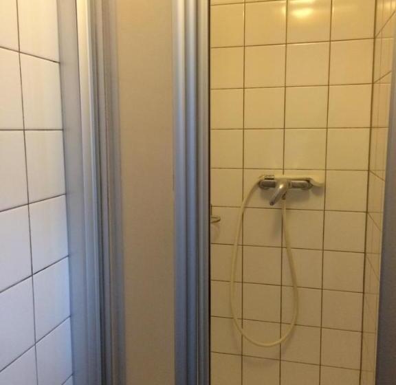 家庭房间共用浴室, Gruppenhaus Rosy   Hostel
