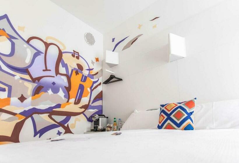 Номер Стандарт, Ibis Styles Lausanne Center Mad House