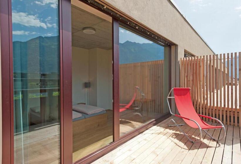 带阳台标准四人间, Interlaken Youth Hostel