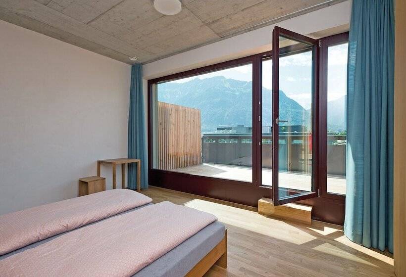 标准间带阳台, Interlaken Youth Hostel