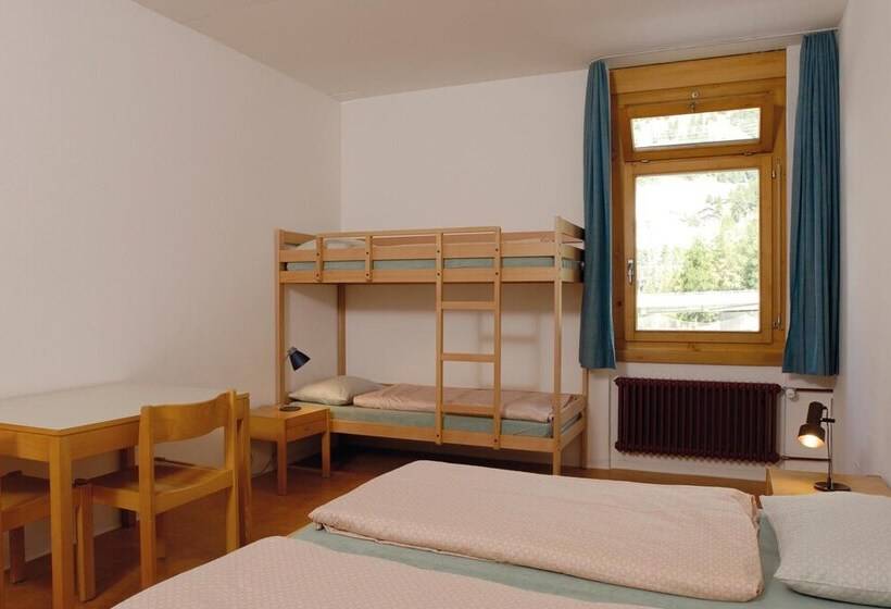 Standard 4 Pers. Værelse Delt Badeværelse, Pontresina Youth Hostel