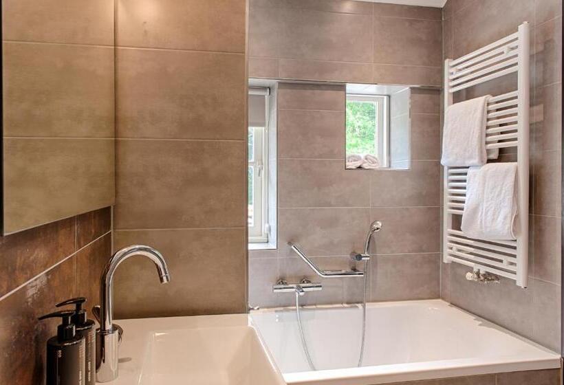 סוויטת ג'וניור, Zoomers Aan Het Bos