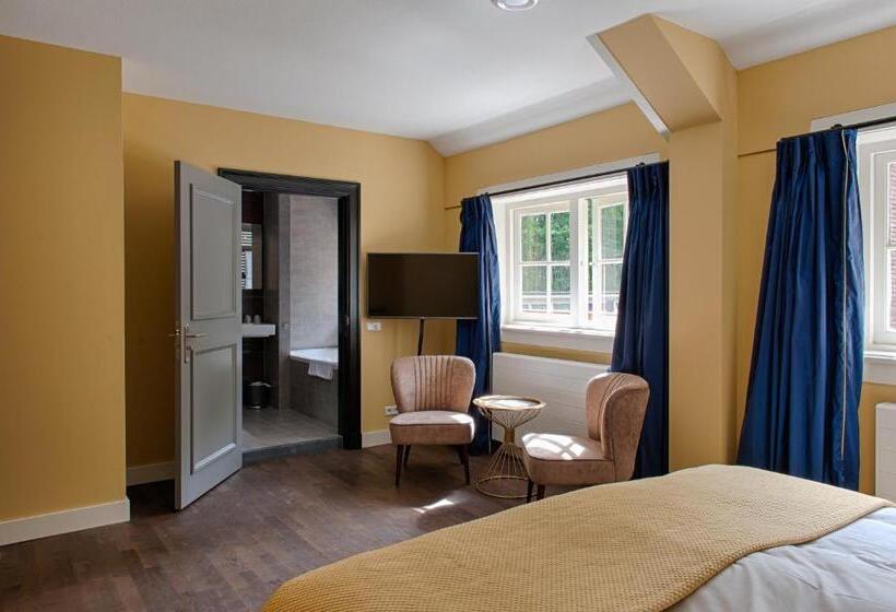 סוויטת ג'וניור, Zoomers Aan Het Bos