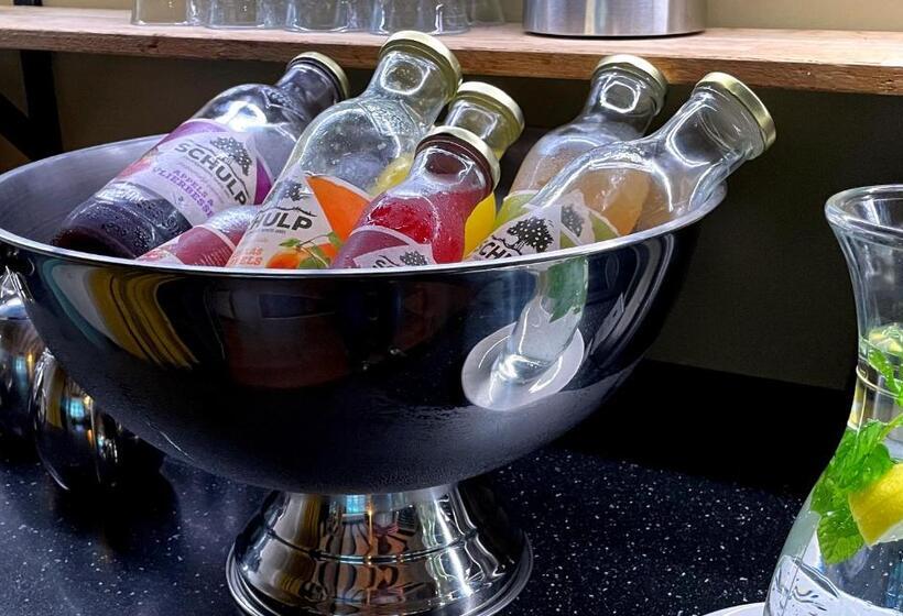 חדר אקונומי, Zoomers Aan Het Bos